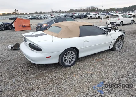 2001 Chevrolet Camaro Z28 z USA, uszkodzony, nr VIN 2G1FP32G812120168